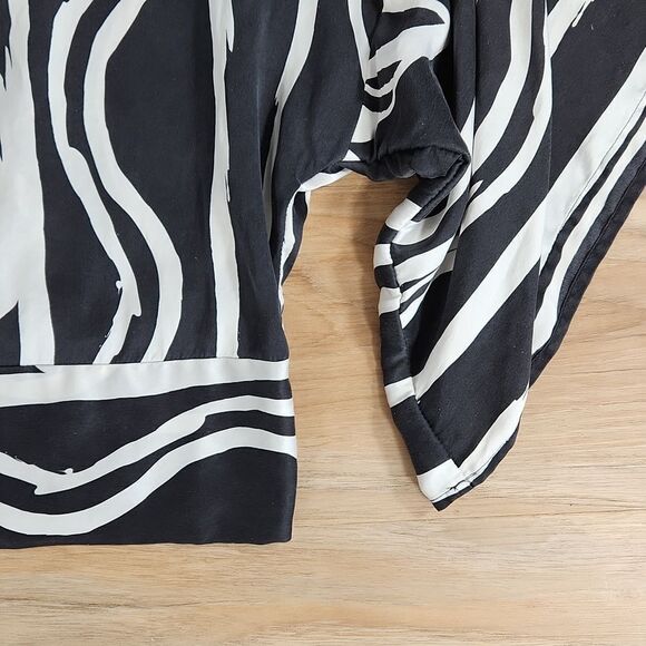 🔹️Cache Black & White Print Silk Wide Sleeve Blouse Small - Picture 6 of 10